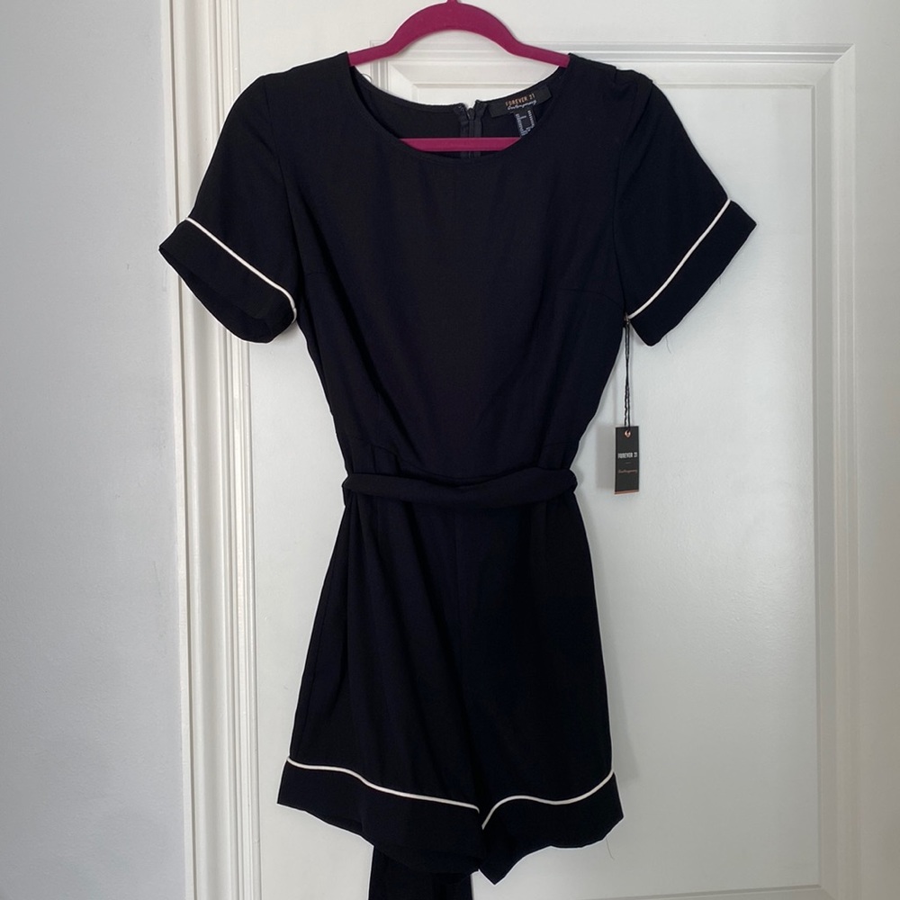 Forever 21 NWT Contemporary Contrast Stitch Romper